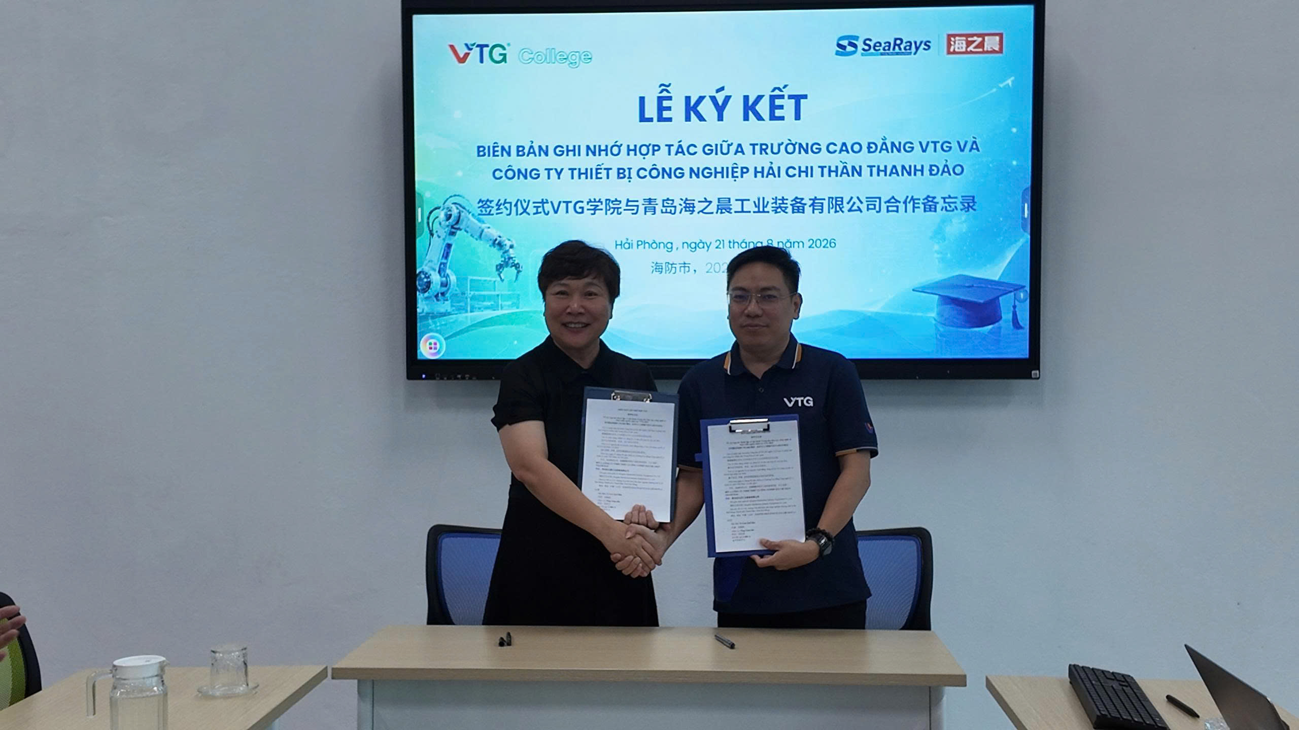 BAN LÃNH ĐẠO VTG ĐÓN TIẾP ĐOÀN LÃNH ĐẠO CÔNG TY THIẾT BỊ CÔNG NGHIỆP HẢI CHI THẦN THANH ĐẢO TẠI CAO ĐẲNG VTG