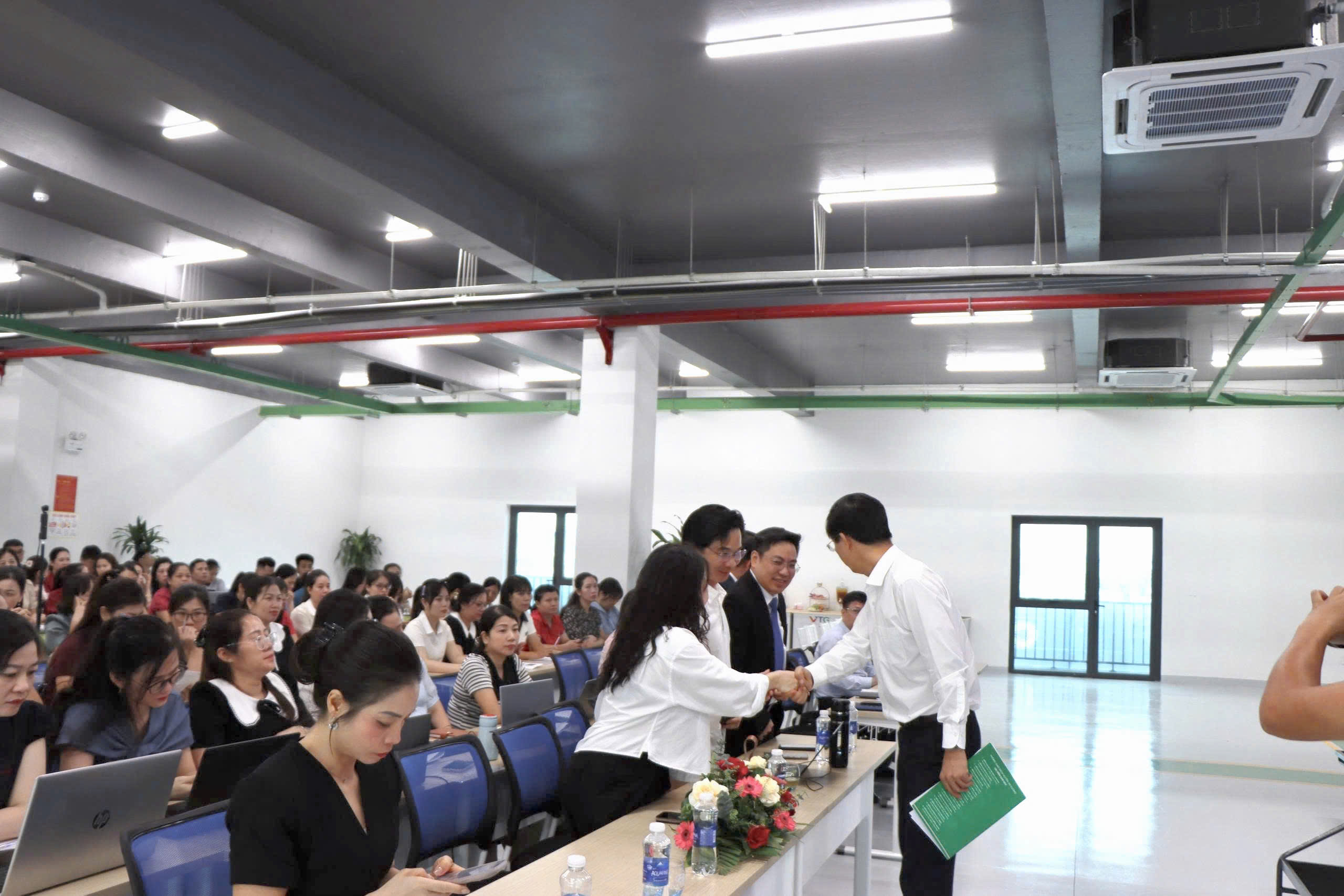 Hai thông điệp và sự hợp tác từ hai lãnh đạo tại chương trình tập huấn AI Agent